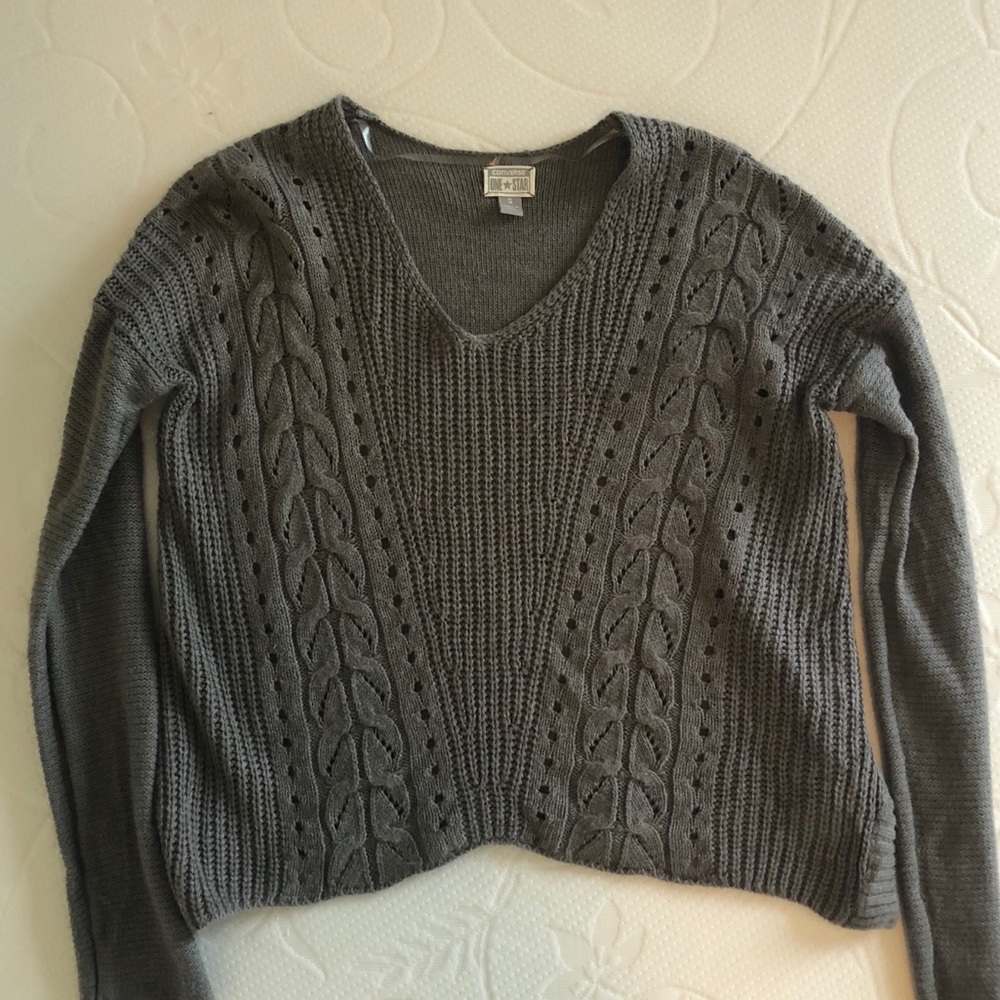V neck knit light sweater